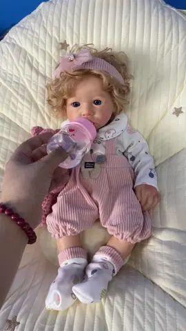 Petty baby girl full silicone reborn doll with drink wet system 😉#fullsiliconebabydolls #reborncollector #foryou #softdoll #squishy #fakebaby #babytoy #cutebaby #prettybaby #newbornbaby #drinkwetsystem 