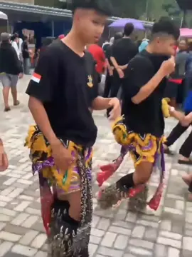 ini ndondo sblm jdi rasel 😆🤏🏻 @𝙍𝙨𝙨𝙡𝙡⚡ @rssl #rassel #bismillahfyp #fyppppppppppppppppppppppp #gwsmlovers👹 #y2kcrew #masrasel #gwsmlovers #4upageシ #garudawisnusatriamuda #xyzabc #xyzabc #xybca #fypage #fyp #4u #masukberanda #mgl24jam #bismilahrame #magelang24jam #tiktokpelitfyp 