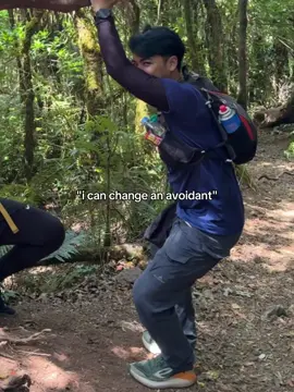 avoidant adalah salah satu manusia yang tidak mengerti cara berkomunikasi, karna mereka dari dulu tidak pernah di beritahu cara nya berkomunikasi, mereka cuma di beri tahu gimana cara nya supaya bisa bertahan hidup, kata gw avo jangan caper atau dekat in orang lain karna itu secara gak langsung ngasih peluang orang buat berekspetasi ke lu, meski lu gak ada niat an itu dan itu di luar kendali lu sendiri #avoidantattachment #infj 