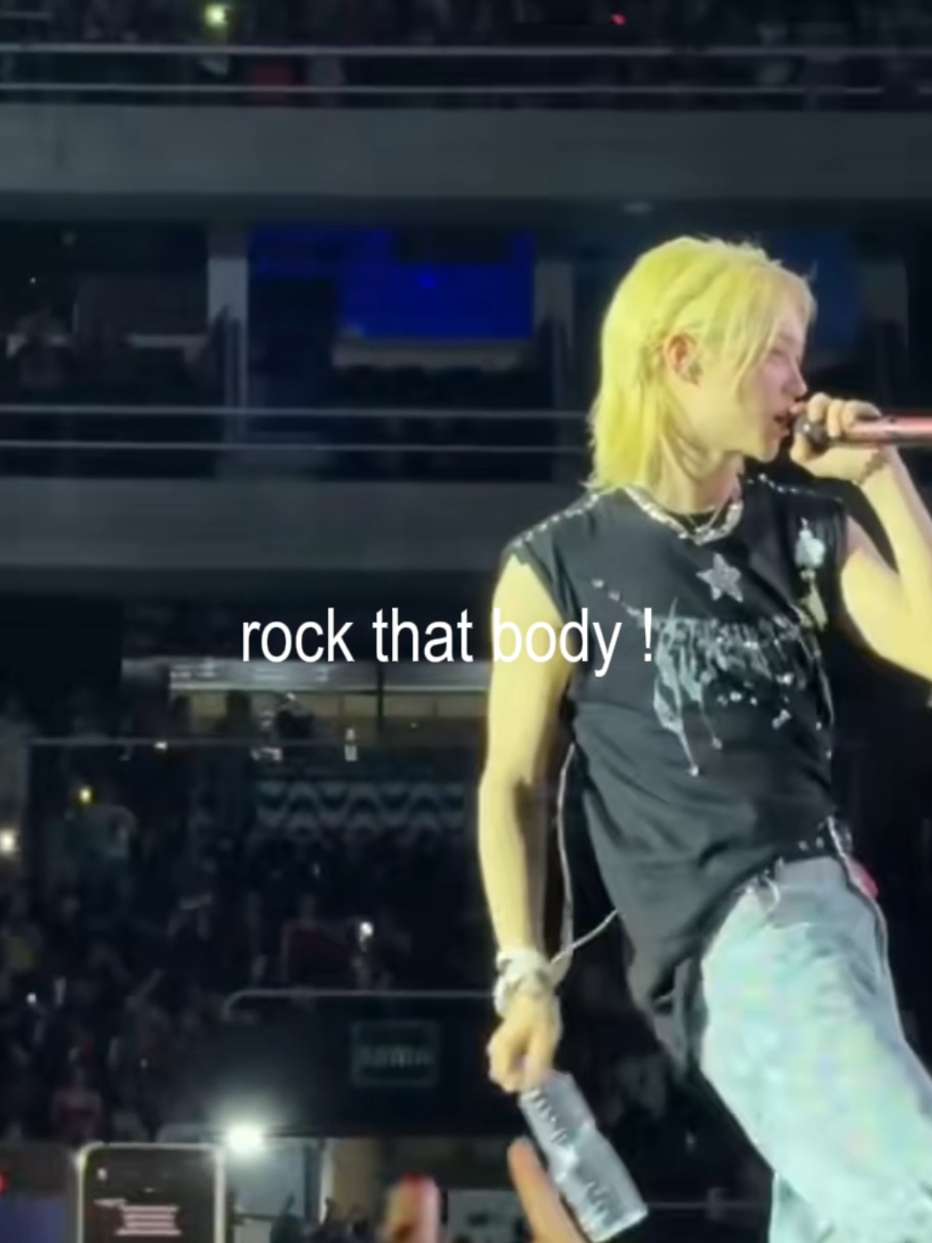#FELIX :: c'mon rock that body felix!! #felix #StrayKids #fyp #lyrics #skz #dance 