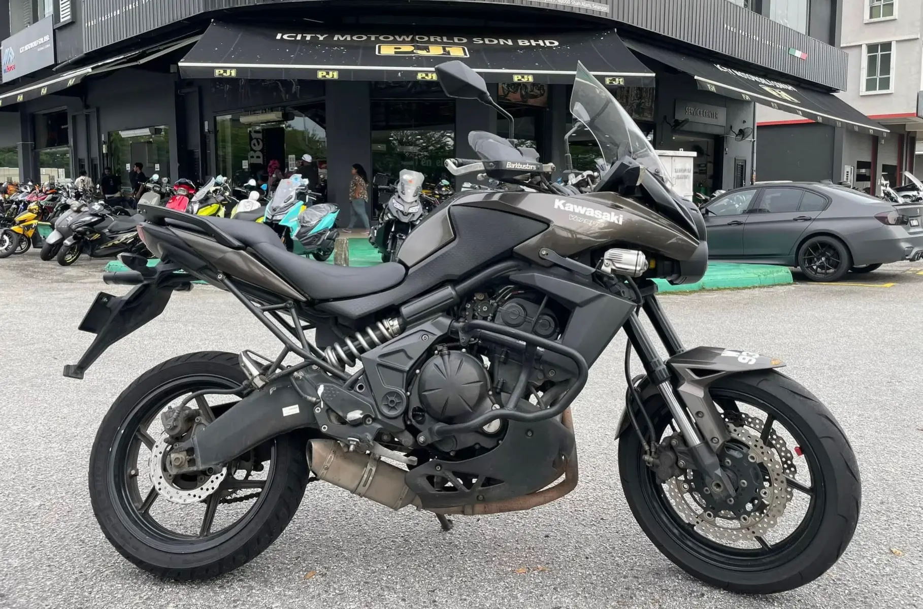 Clear Stock Promo 2013 Kawasaki Versys 650 Touring  RM12800 ( Cash Siap Tukar Nama )  2 Owner Good condition Original color Accident free  Come with Akraprovic exhaust  Long Windshiled Crash bar  Barkbusters HandGuard  Sport light Radiator cover  Bobbin Tank pad  Credit card ez pay Deposit 0 213x5yrs Aeon Loan Deposit 0 3++x4yrs Shop Loan Deposit 4800 325x3yrs CALL/Whatsapp Kelvin -014-6572740 https://wa.me/60146572740 ERNEST NG - 012-3475767 https://wa.me/60123475767 Nak Jual Motor Anda ? *Datang ICITY MOTOWORLD * *Kita Boleh Beli Tanpa Trade In * * MOTOR TUKAR JADI CASH * * 50cc sampai 2000cc pun blh * CALL/Whatsapp SALES Manager >>>ERNEST NG - 012-3475767 https://wa.me/60123475767 + Boleh TRADE IN, HARGA tinggi + Swasta/Kerajaan layak utk memohon + Penghantaran sampai depan rumah + Trusted Seller + Rebat Dan Hadiah Menarik Menanti + Luar KL & SELANGOR sangat dialu2 alukan + PENGHANTARAN SELURUH Malaysia + PROVIDE CHANGE NEW NUMBER PLATE SERVICES + INTERCHANGE SERVICES + INSPECTION PUSPAKOM SERVICE + EASY LOAN APPLY SERVICE WE DOING AFTER SALES SERVICES + RENEW INSURANCE + RENEW ROADTAX Lokasi Kedai/ Location: HQ- Shah Alam icity 1 Jalan Keluli 7/110 seksyen 7 40000 Shah Alam selangor (Waze Benelli best shop Shah Alam ) BUSINESS HOUR : Isnin ~ Sabtu : 9.00AM - 7.00PM #Kawasaki #Versys650