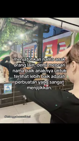 ortunya sibuk buat ngefitnah sana sini supaya namaku terlihat jelek dimata orang lain🤭 #fyp #madura #katakata #nyindirkeras #tetangga #viraltiktok 