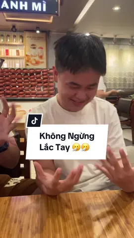 👉 Lắc tay không ngừng được 🇻🇳 Đây là một ví dụ điển hình về khả năng/ sức mạnh của ÁM THỊ  #thoimien #freezing #hypnosis #matngu #thinhhanh #xuhuong #fyp #vietnam #gym #health #viral #tamlyhoc #tramcam #thoimientrilieu #roiloanloau #trilieu #chualanh #highlands 