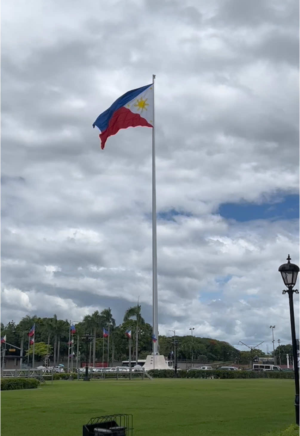 Maligayang mga araw ng watawat, Pilipinas 🇵🇭! #philippines #philippineflag #nationalflagday #flag #ph #pilipinas #watawat #bandila #pinas #filipino #pilipino 