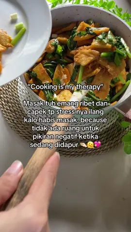 Bukan hanya tentang membuat suatu hidangan untuk orang tersayang, tapi salah satu bentuk healing paling kucintai.  Dunia terlalu rumit, maka setidaknya kamu harus tau hal apa yg akan membuatmu senang 🤍 #cooking #cookingideas #cookingformyhusband #HealingJourney #jelajahromantis #selfreminder #fyp #foryoupage 