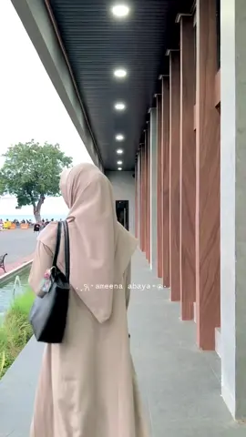 wearing abaya for your daily fit's🤎 yg mau di spill abaya nya comment yaa💌🫶🏻 #muslimah #abayastyle #outfit #abayapolos #outfitoftheday #abaya #abayagirls 