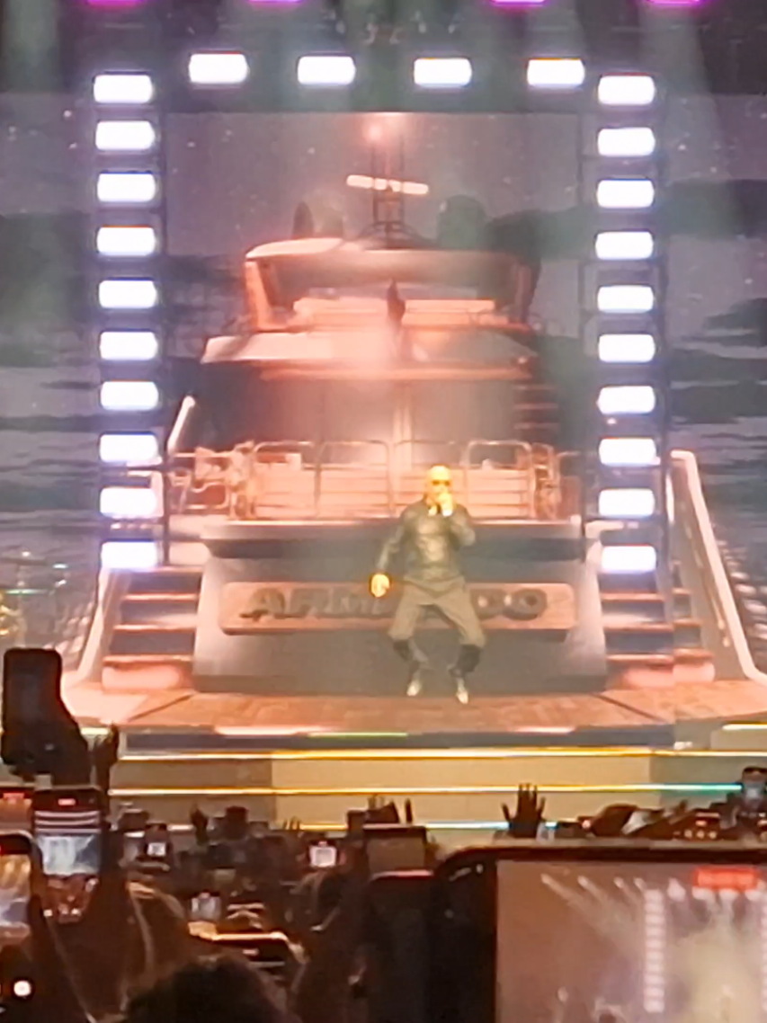 The legend. The man himself. @Pitbull  Excuse my screaming but last night, vibes were immaculate!  #music #pitbull  #pitbullafterdarktour2025 #manchester #concerts #dontstoptheparty #vibes #cooplivearena 