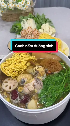 Thời tiết sáng nắng chiều mưa mình nấu nồi canh nấm dưỡng sinh thêm vài trứng lộn tẩm bổ cho chồng nè mấy b#bepnhachin #LearnOnTikTok #xuhuong #homnayangi #monngonmoingay #monngontainha #canhnamduongsinh #tambo 