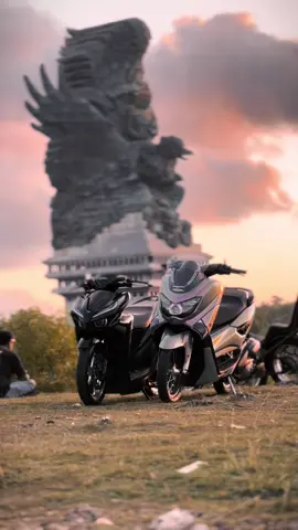 With sunset #vario150 #vario125 #cinematickecee #variomodifikasi #cinematic #varioganteng #bali #variobali #gwk 