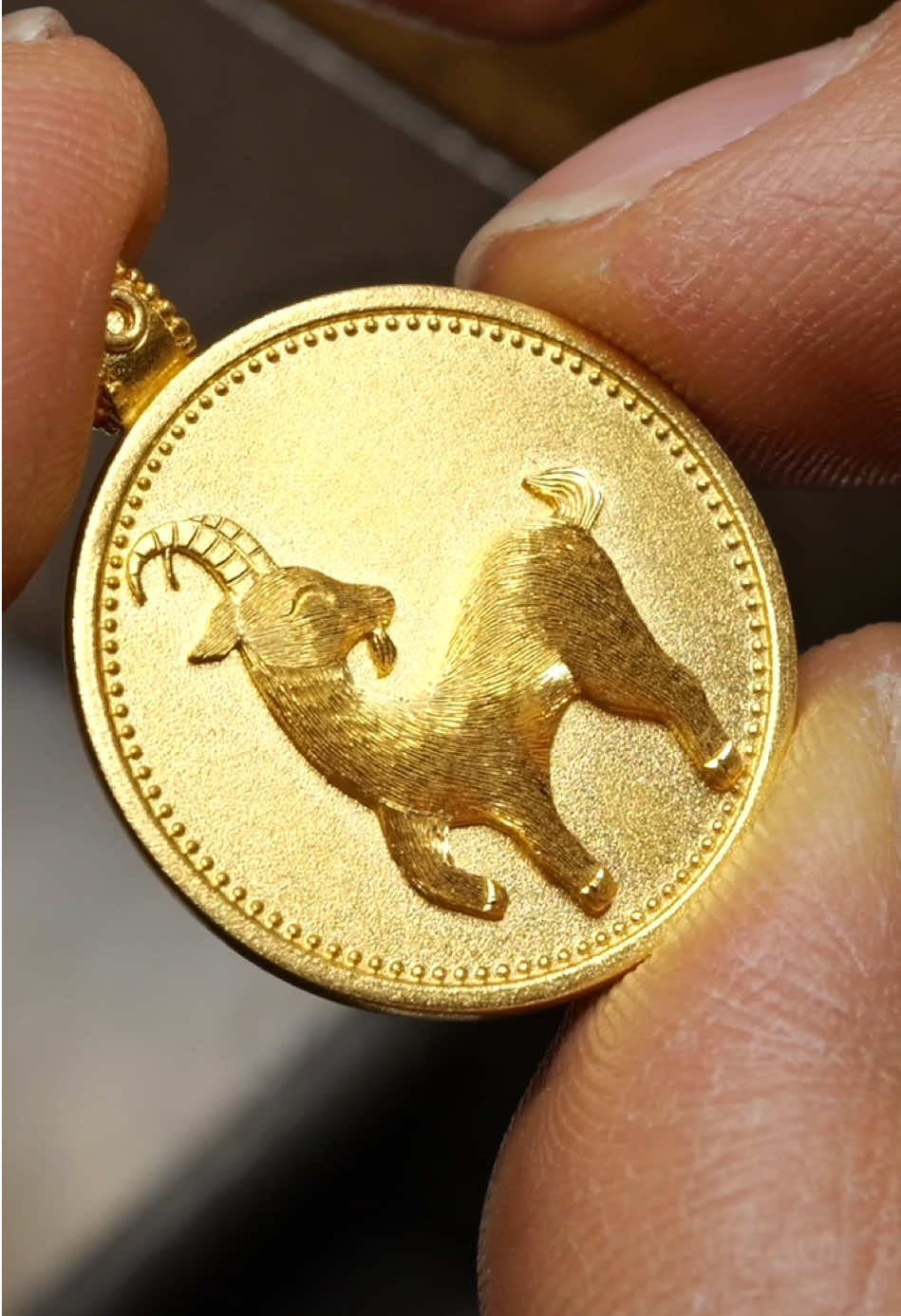 Do the hairs look realistic?#fyp #handmade #jewelry #gold #fashion #art #carve #china 