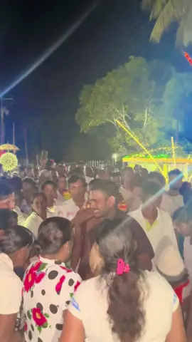 අපිව බලන්න රාජාංගනයට..එක යායට ආපු අපේ මිනිස්සු 😱🫂🇱🇰❤️‍🔥                                Plz share this post  Mathara Niwun Hamuduruwo - මාතර නිවුන් හාමුදුරුවෝ . . . . #hilightseveryonefollowers #Rajanganaya #posonpoya #srilankabuddhism #posonpoya2025 #universityofruhuna #universityofsrijayewardenepura