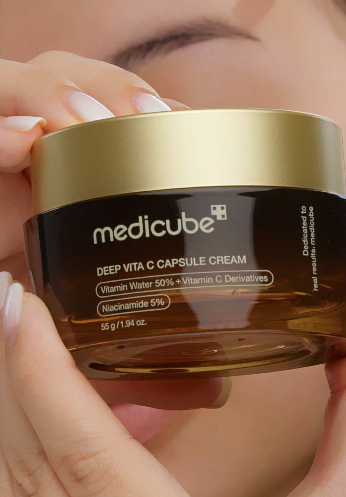 Deep Vita C Capsule Cream 🍋 @medicube global #skintok #medicube #capsulecream #vitac #kbeauty #koreanskincare #ugcpremium #ugccreators  Filmmaker @Alfie 🥥🌴  Model @Lautika 🧚🏻‍♀️🪩 