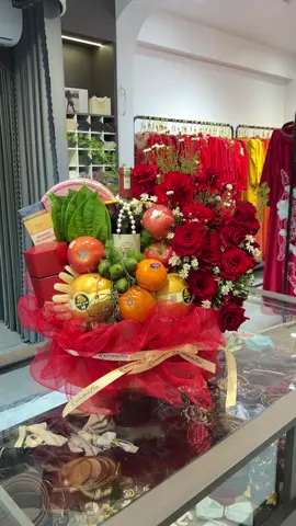 Lễ gặp mặt 2 nhà trc khi cứoi hỏi là điều thiết yếu 😘 gọn gàng đầy đủ và kinh tế luôn là sự lựa chọn hàng đầu #trending #cuoi #bandenchoinha #lễgapmat #giỏqua #codau 