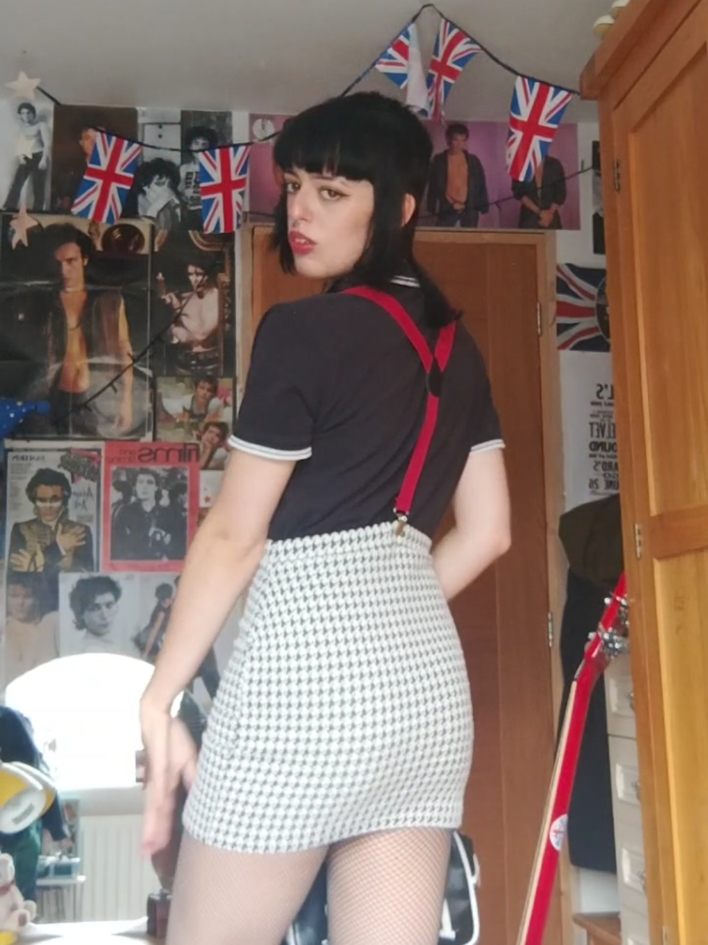 today's outfit :) #OOTD #fitcheck #skinbyrd #skinhaed #skingirl #chelseacut #feathercut #trojanskin #rudegirl #tradskin #british #reggae #ska #thespecials 