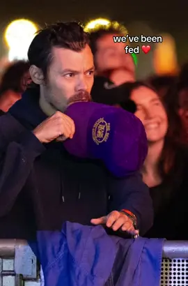 thank god there are new harry photos and they aren’t taken on a microwave #harrystyles #fyp 