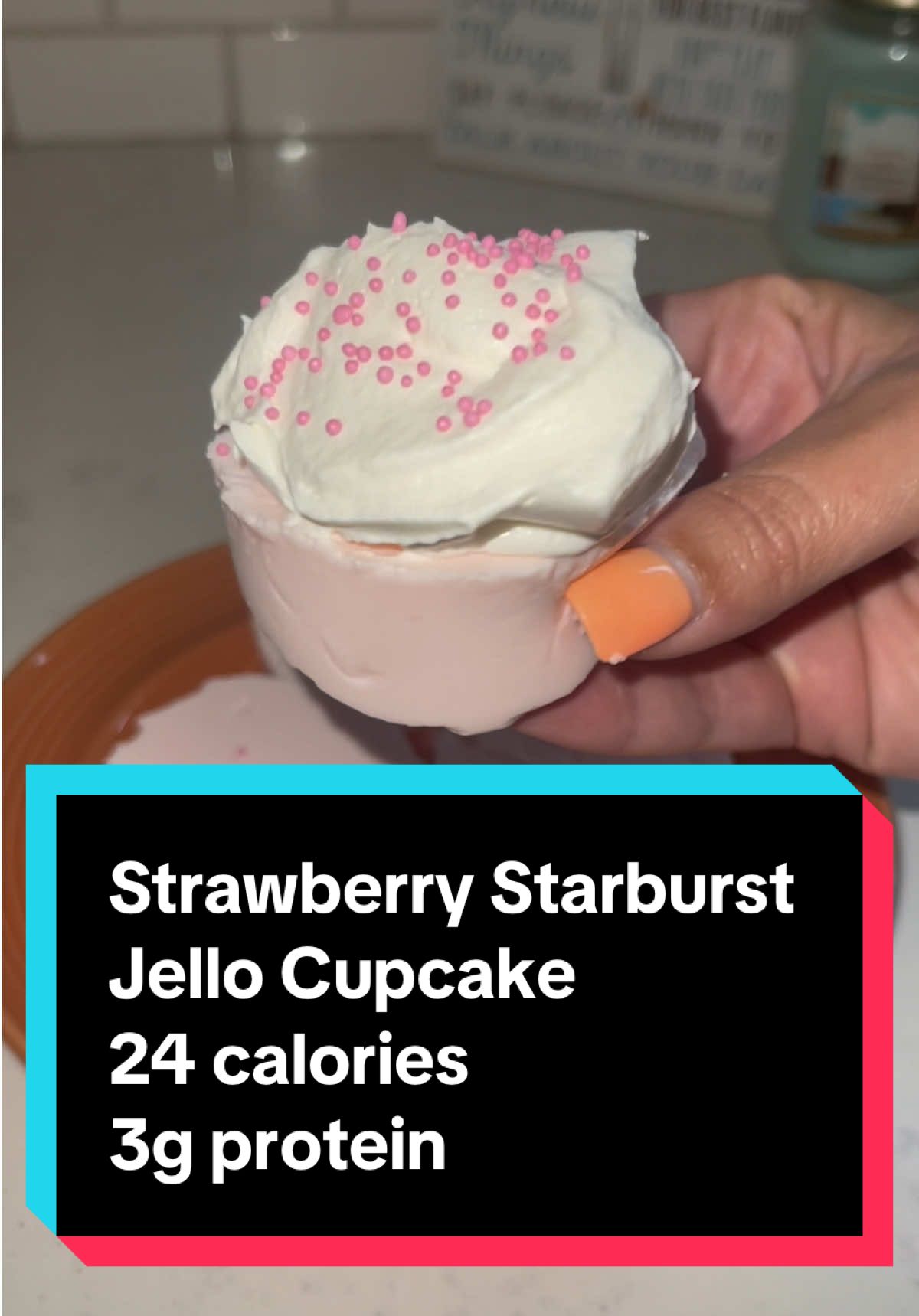 These strawberry starburst jello cupcakes have 3g of protein and only 24 calories each! This recipe makes 15 cupcakes 😋  *Macros don’t include optional toppings* Ingredients: 🧁 19.6g box of zero sugar strawberry starburst jello mix 🧁 2 cups boiling water 🧁 2 cups Greek yogurt  🧁 5 tbsp zero sugar cool whip  🧁 Optional toppings: cool whip and sprinkles Instructions: In a large bowl whisk together the jello mix and boiling water. Let it cool for 15-20 minutes before adding the Greek yogurt and cool whip to ensure a smooth consistency. Pour into silicone cupcake pan and refrigerate for at least an hour. Carefully remove the cupcakes from pan and top with any toppings you like!  #cupcake #jello #greekyogurt #highprotein #lowcalorie #dessert #fyp #fypシ #foryoupage #highproteinrecipes #fluffyjello #Recipe #highproteindessert #lowcaloriedessert #greekyogurtrecipes 