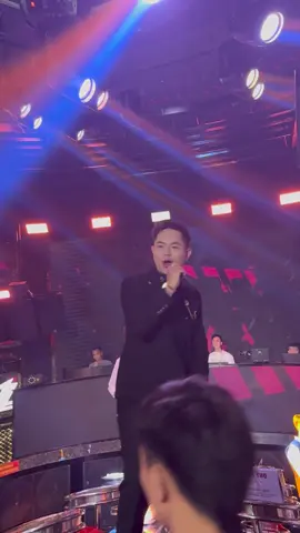 Mà ta lén lút quan tâm nhau thế này… #hoanobenduong #quangdangtran #giaitritiktok #LearnOnTikTok #Viral 