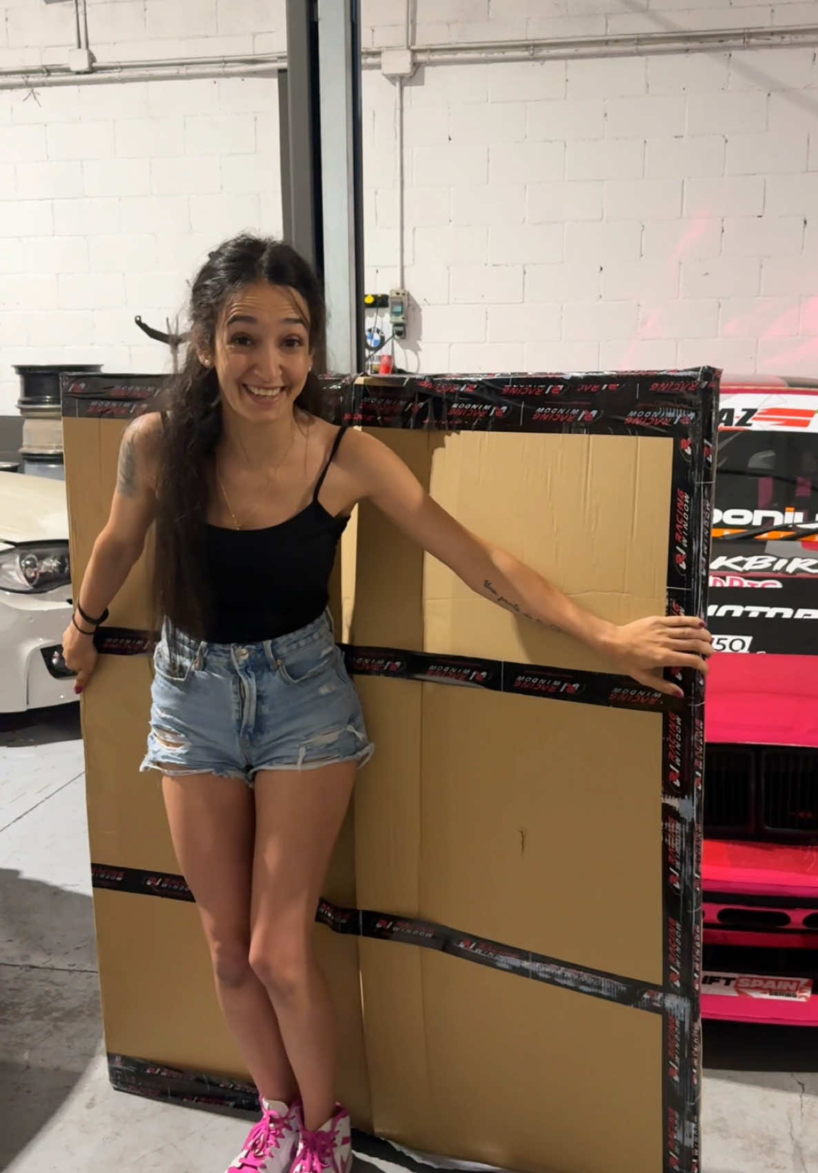 GRAN cambio al E30!! 🔥🙌  Si queréis ver el PASO A PASO de cómo fabricamos el Firewall y montamos las nuevas lunas www.racingwindow.com; en el siguiente vídeo lo tenéis! 🔥  #Motorsport #luna #policarbonato #driftcar #rallye #circuito #fia #ventanas #kit #racingwindow #envios #unboxing #yanidrift #yanidiaz #competicion #bmwe30 #firewall