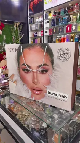 HudaBeauty ICY KIT 6 Lipsticks 6 LipLiners 6 LipGlosses 1 Icy Nude Eyeshadow 1 Bake & Snatch Powder 1 Blush Pallete 1 Highlighter Pallete 2 Eyegel 1 Foundation 1 Pore Primer 1 Mascara 1 HudaBeauty Eyeliner 2 Liquid Glitter 1 NailPolish 1 Sponge 1 Brush متوفر في محلكم دااااااااائما 🏪 عنوان المحل خنشلة دار راشيد جرانة مسامي الجزار حيمر للاستفسار الاتصال على الرقم ☎️ 0667245021 #باتنة_خنشلة_ام_البواقي_سوق_هراس_تبسة #خنشلة_باتنة_ام_البواقي_سطيف_شاوية #خنشلة_باتنة_ام_البواقي_سطيف_شاوية #مروانة_وناس_شاوية❤️❤️ #خنشلة😍شاوية🤩40 #زيارتكم_تسرنا_وارضائكم_هدفنا😊 #حملة_توصيلي_10k_بليز🥺🦋 #مشاهير_تيك_توك_مشاهير_العرب_العراق #مشاهير_تيك_توك_مشاهير_العرب #زيارتكم_تسرنا_وتشرفنا