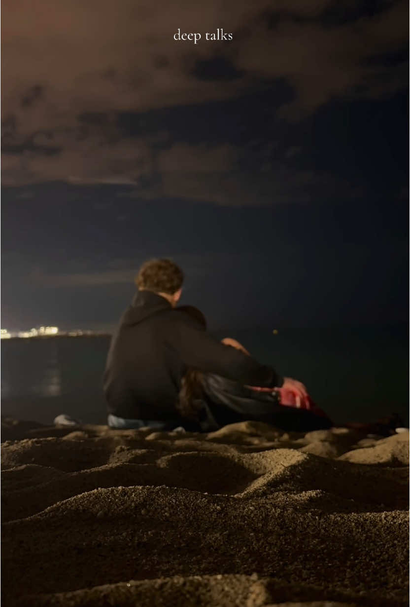 summer nights and deeptalks>> #Summer #summervibes #forupage #barcelonabeach #foru #vibes