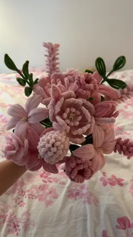 #DIY #handmadegifts #flowers #tulips #lyly #peonies #rose #bouquet #pipecleanerart #pipecleaners #lavender #dahlia #handcrafted #pink #fuzzywire 