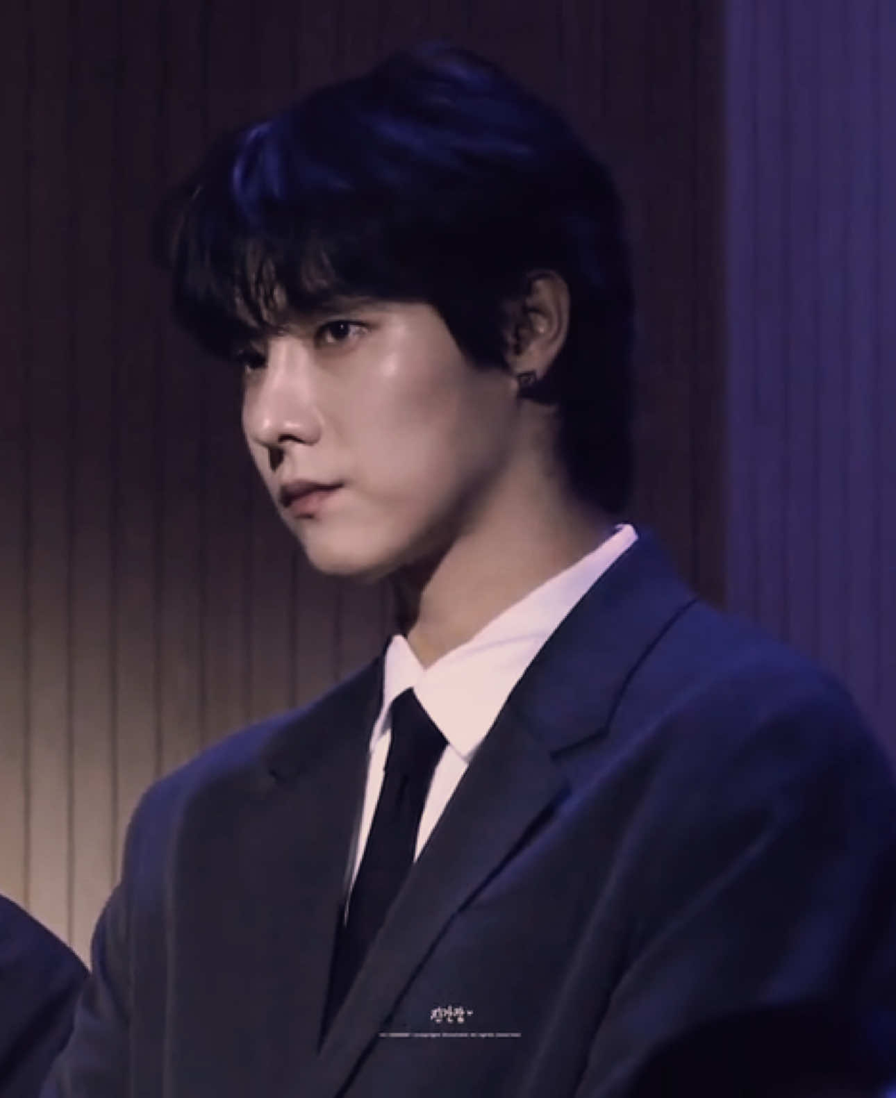 this man’s visuals don’t play around #onewe #kband #onewe #fyp #viral #jinyonghoon #yonghoon #jin #band #visual #kpopfyp #kpop 