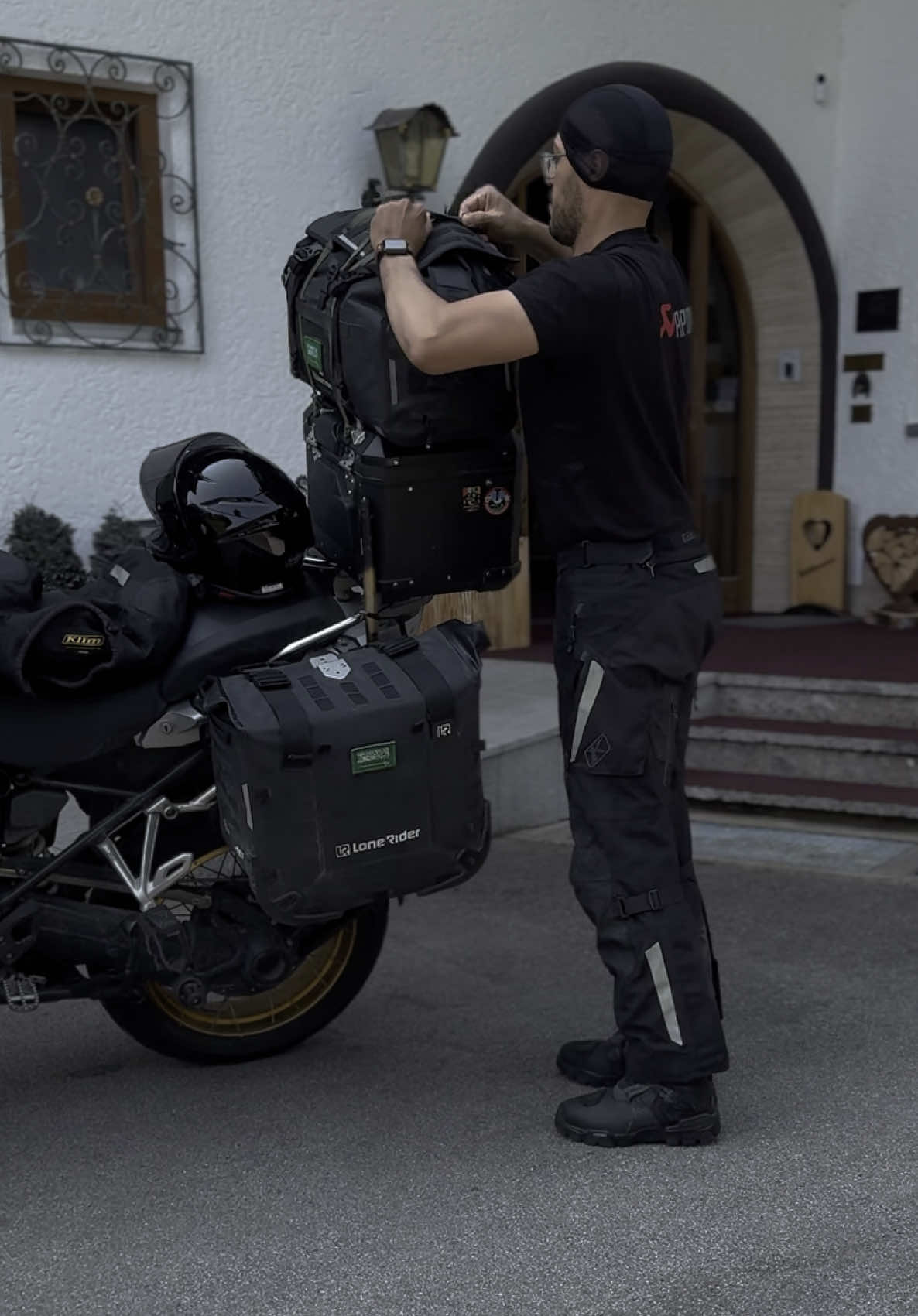 كم شنطه تحتاج عشان تسافر بالدباب ؟  بالنسبه لي ١ فقط.  #رحلات #مغامرات #سفر #fy 