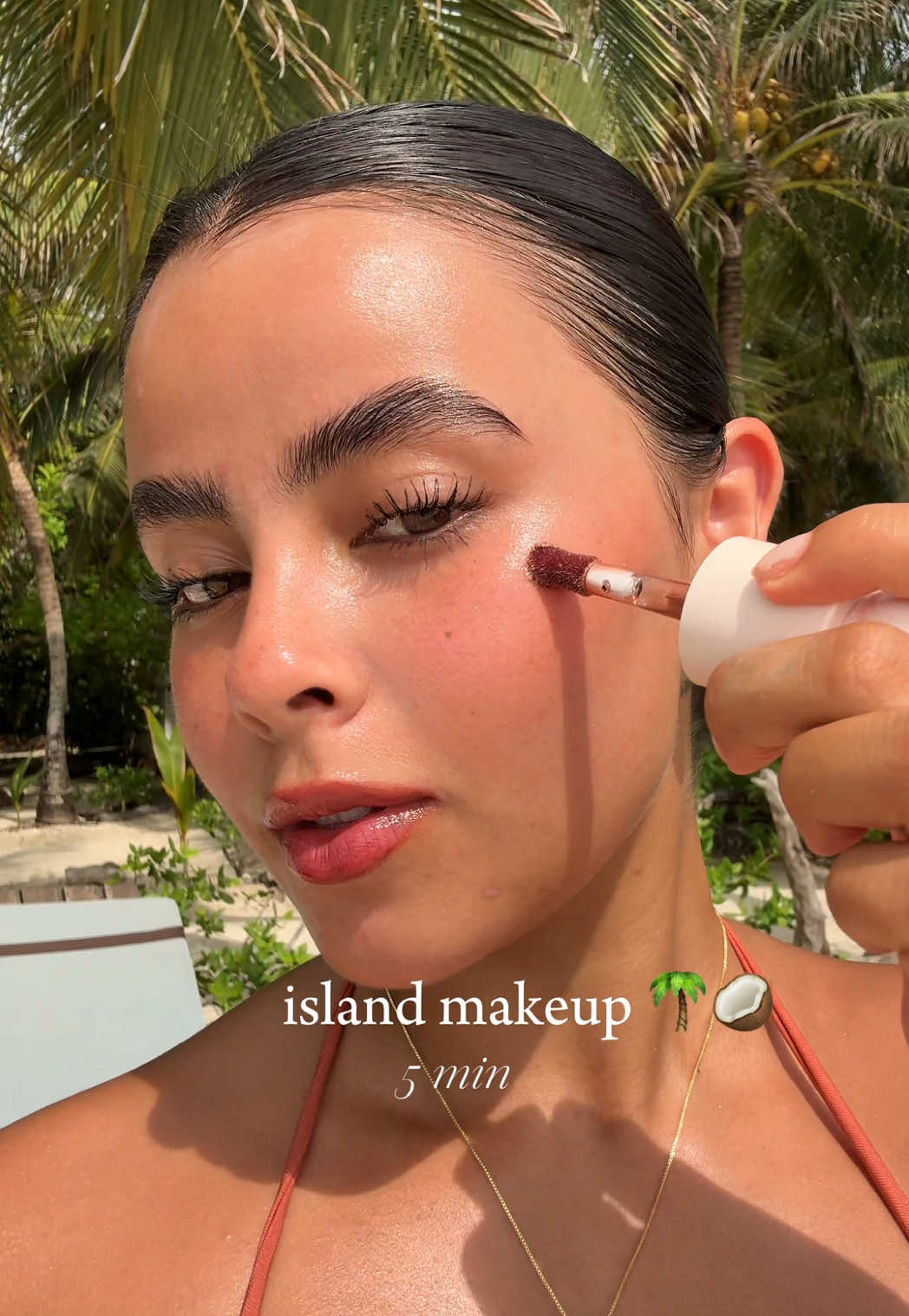 my 5 min makeup routine 🏝️🥥☀️ Brow gel & mascara @Rare Beauty  Lip and cheek balm @chanel.beauty  Lip liner warm brown @Huda Beauty  Clinique black honey lip oil @Clinique  Rare beauty highlighter ✨ #islandmakeup #beachmakeup #summervibes 