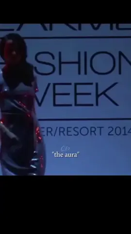 🥵🔥 #kanganaranaut #fyp #fashion #rampwalk #bollywoodsong #model #trendingvideo 