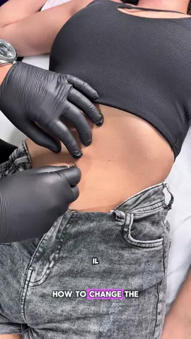 E tu lo sai cambiare? #viral #perte #asmr #foryou #navelpiercing #piercer #asmrvideo #piercing 