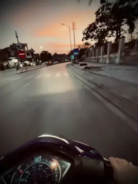 Ngoài kia bao la sóng gió ?