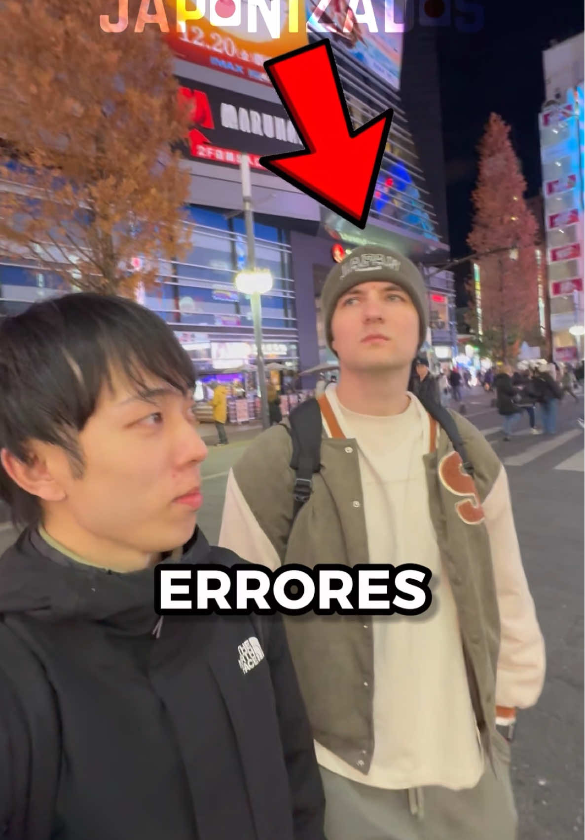 ¿Vas a viajar a Japón? Te explicamos tres errores comunes que muchos turistas cometen. En este video te explicamos por qué no debes pisar ciertas áreas con zapatos, cómo usar correctamente el agua sagrada en los santuarios y por qué sentarse en el suelo puede ser mal visto. Son detalles culturales importantes para moverte con respeto y evitar situaciones incómodas. #japonizados #japon #viajarajapon #curiosidadesjapon #vivirenjapon 