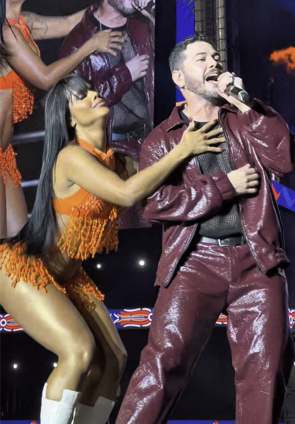 CARUARU/PE foi a loucura com a Mulher Eletricista!! 🔥🤯⚡️ #cavaleirosdoforro #saojoao2025 #forro #pernambuco #saojoao