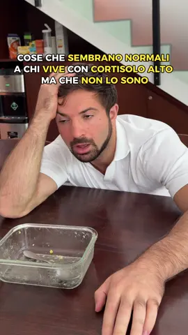🚨 COSE CHE SEMBRANO NORMALI A CHI VIVE CON CORTISOLO ALTO... MA NON LO SONO Ti svegli già stanco o stanca anche dopo 8 ore di sonno? Hai voglie improvvise di dolci o salato durante il giorno? Ti senti sempre 