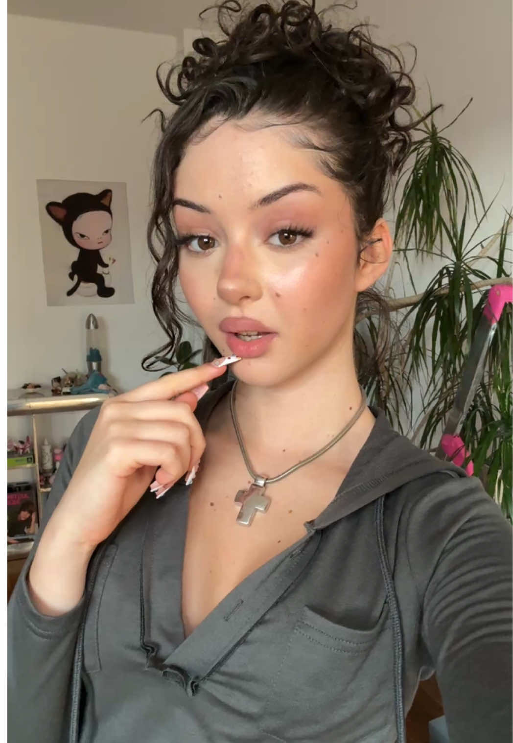 er kommt einfach in einer halben Stunde Leute ich piss mir ein ##woistlena##berlin##wohnungstour##RoomTour##cleangirlaesthetic##CleanTok#c#cleangirla#alleinewohnen