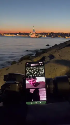 Ahmet Kaya bir şarkısında “rüyama giremezsin sen” diyor. Bizi özleyen insanları rüyamızda gördüğümüz bilgisini edindikten sonra bu cümlenin ağırlığı altında ezildim. #ciwanhaco #manzaram #ahmetkaya @Ciwan Haco Official 