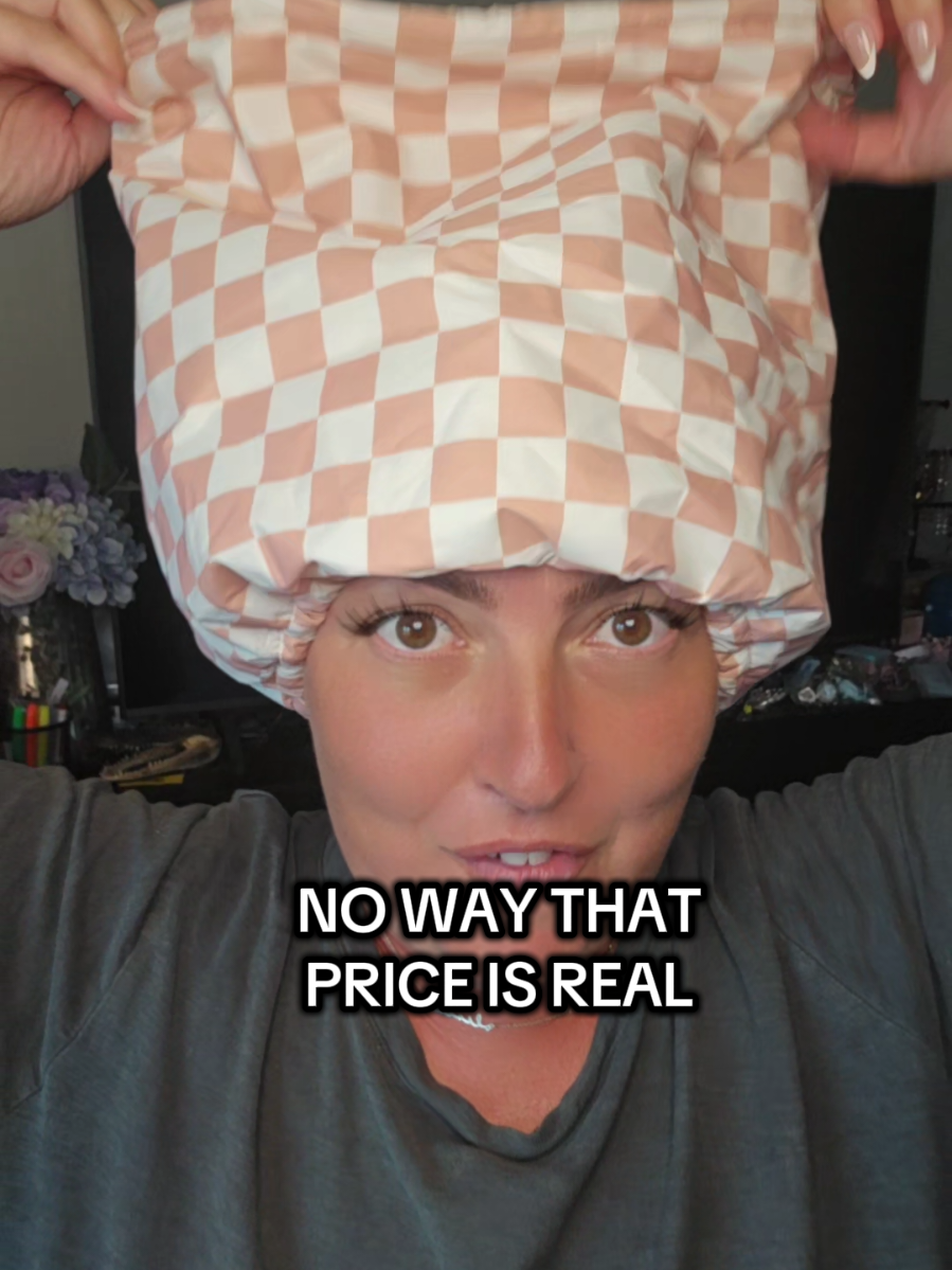 Where was this shower cap for all the messed up blow outs before ?! #kitsch #showercap #showeressentials #blowouthack 
