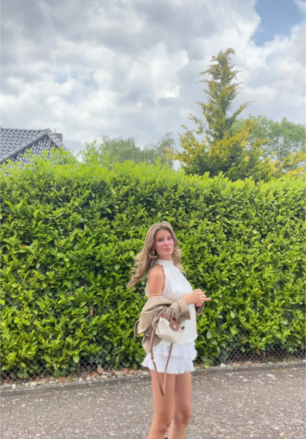 Cowboy boots and skirt season are starting again #summertime #summeroutfit #cowboyboots #miniskirt #daydrinking #outfitinspo #fyp #fürdich @BERSHKA 