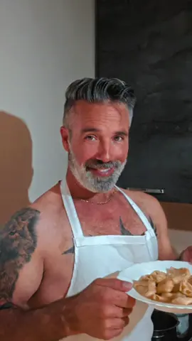 Tortelloni al brodo di funghi porcini chi viene a cenare con me? #sicilia #FoodTok #amore #romantico #italiano #parati #CapCut 