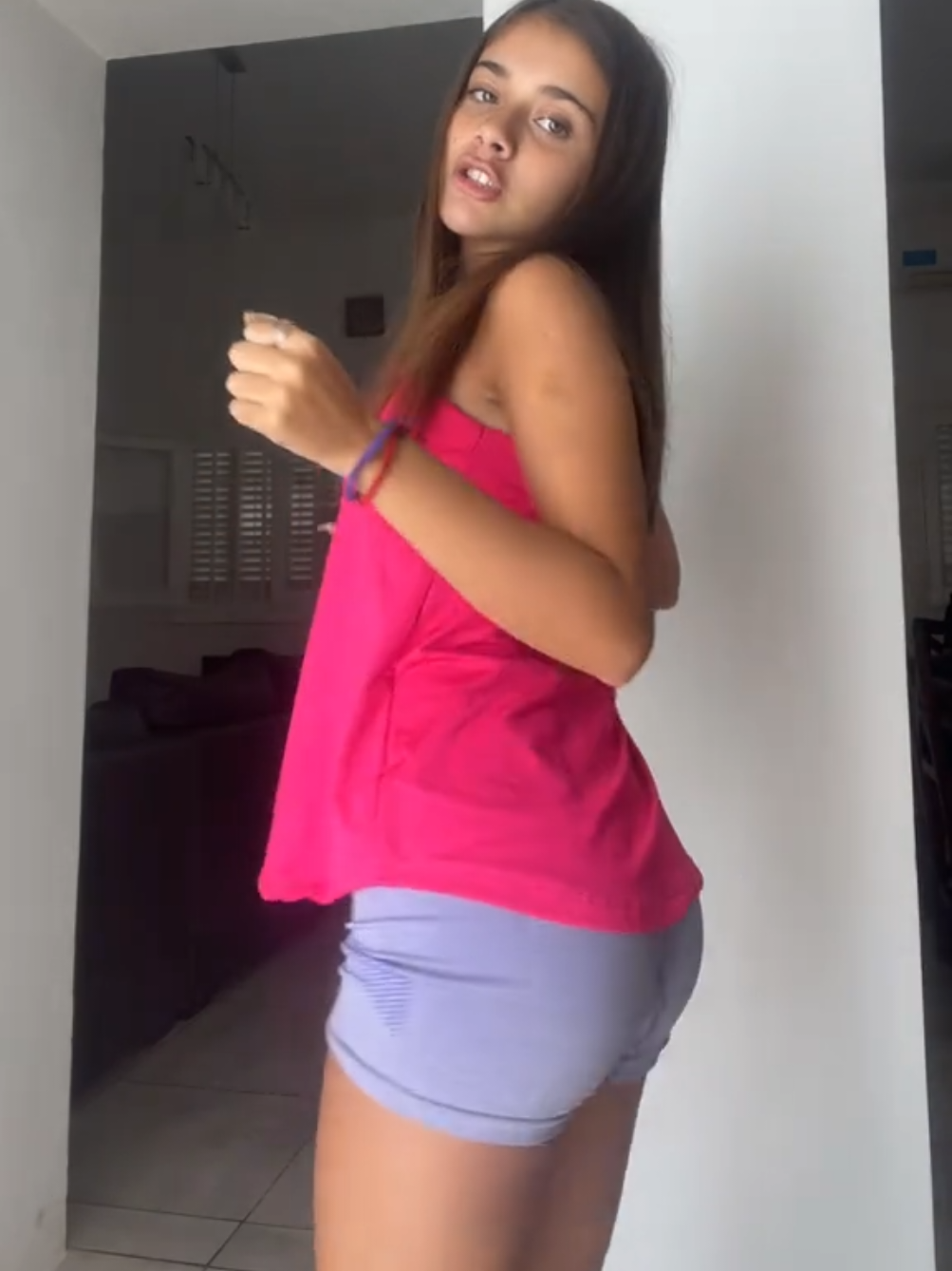 En la casa de Moree. Link in bio ❌️ #socippo #nikepro #shortshorts #pinkshirt 