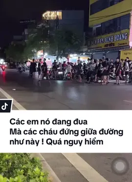 Các em nó đang đua Mà các cháu đứng giữa đường như này ! Quá ng.uy hi.ểm #hosen #hồsen #hảiphòng #hải_phòng #haiphong #haiphongcity #báothủ #tintuc 