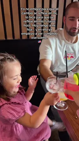 Cuando emigré, no tenía hijos, pero llevaba en el corazón el anhelo de darles un futuro mejor. No crucé fronteras pensando solo en mí, sino en ellos, en los que algún día vendrían. Hoy que tengo a mi hija, veo cómo todo lo que soñé y sacrifiqué empieza a reflejarse en su vida. Y entonces entiendo… que cada paso valió la pena. #emigrar #migrante #usa #fyp #parati #viralvideo 