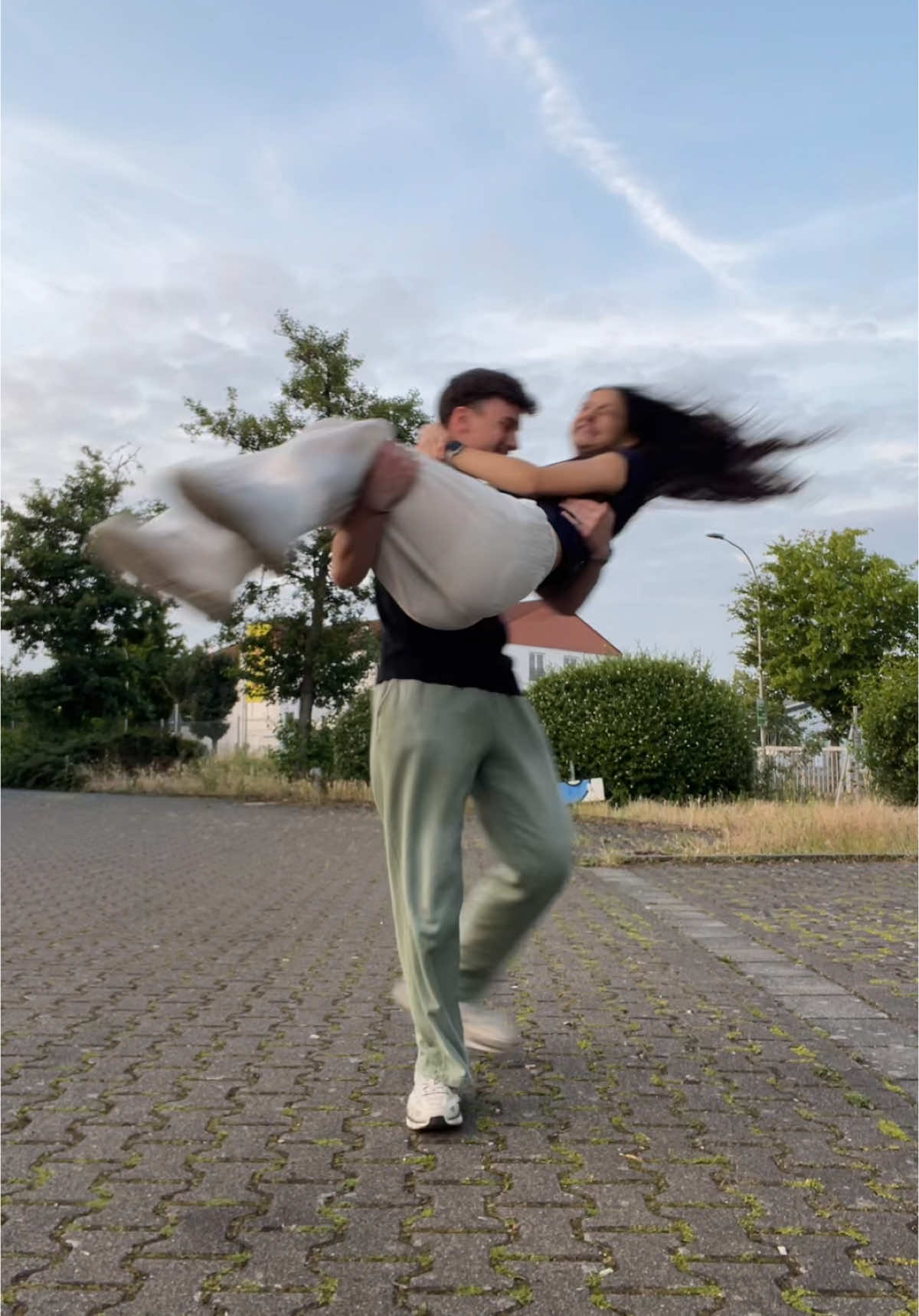 Up-Side-Down🕺🏻💃🏻#fyp #lovers #recommendations #loveyou #Relationship #idea #👩‍❤️‍👨 #couple #peacfull #vibes #fouryou #fürdich #jealous #fypp #fans #haters #park #spring #atmoshpere #advertising 