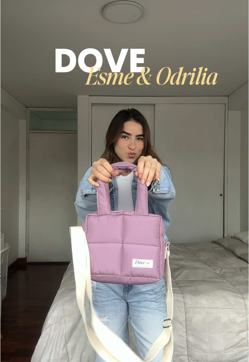 Este minibolso y neceser son TODO lo que está bien 😍 El minibolso lo armé con mis básicos + mi desodorante Dove y estoy lista para lo que sea 💃 ¿Quieres el tuyo? Apúrate que se acaban 👀 Stock: PlazaVea: 500 mini bolsos y 500 neceseres/Tottus: 500 mini bolsos y 500 neceseres/Wong y Metro: 300 mini bolsos y 300 neceseres. T&C: https://docs.google.com/document/d/1-AjMRoGlfRYs7AOmtV1PuzexfoaEHtUAL6K-T28hYjc/edit?usp=drivesdk #PatrocinadoPorDove #DovePerú #PromoDove #EsmeYOdrilia