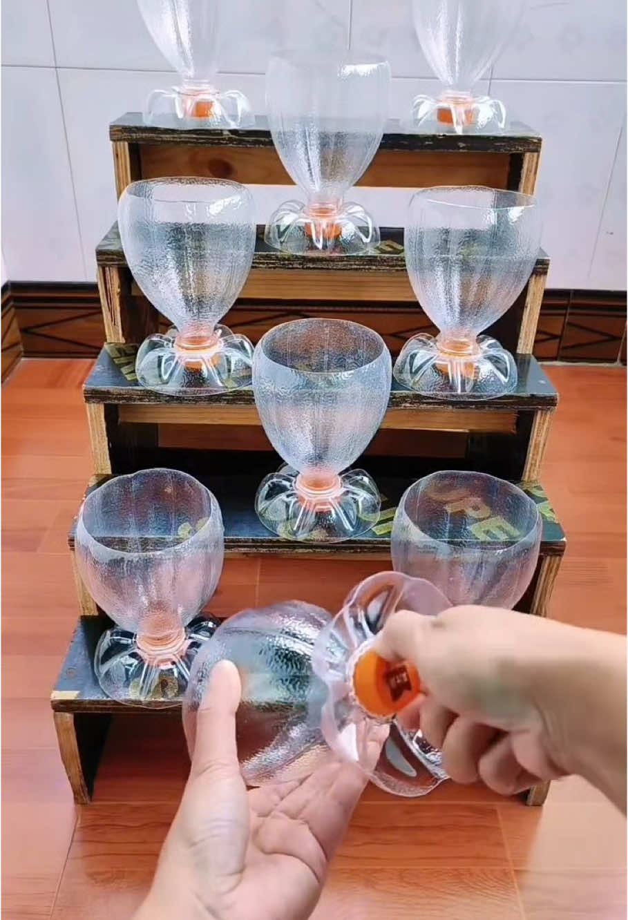 DIY flower vases by using plastic bottles #diyvase #diyflowervase #flowervase #flowervases #vase #diyhomedecor #diyplantpot #homeplant #homeplanting #DIY #uruniqueno1 