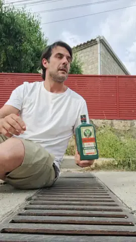 EL LÍQUIDO TE DESPIERTA! #sergioadicto_vida #adicciones #psicología #adicciones #terapia #alcoholismo #labestiadesperto 