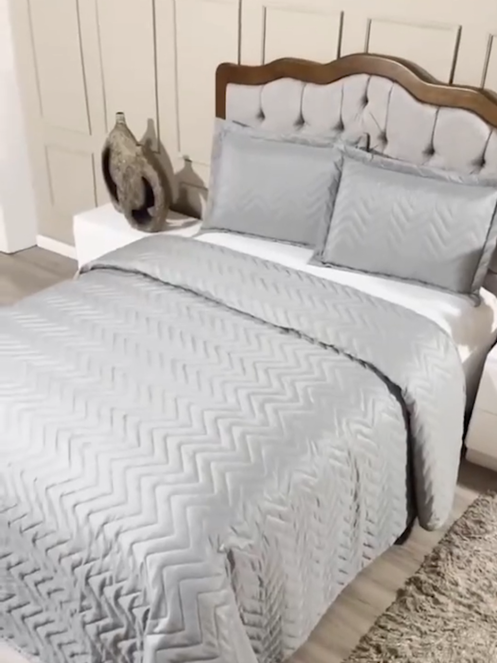 ✨ Transforme seu quarto em um verdadeiro refúgio de elegância! Nosso Cobre Leito de Luxo 3 peças metalizado é puro charme, com toque macio e acabamento sofisticado que encanta à primeira vista. Ideal para quem valoriza conforto e estilo em cada detalhe. 🌙🛏️ 🛒 Aproveite e garanta o seu agora mesmo! #CobreLeitoDeLuxo #DecoraçãoComEstilo #QuartoDosSonhos #CamaPosta #ConfortoEGlamour #ToqueMacio #LuxoQueVocêMerece #CasaChique #DecorPremium #ModaCasa2025 #CobreLeitoMetalizado #tiktokshop 