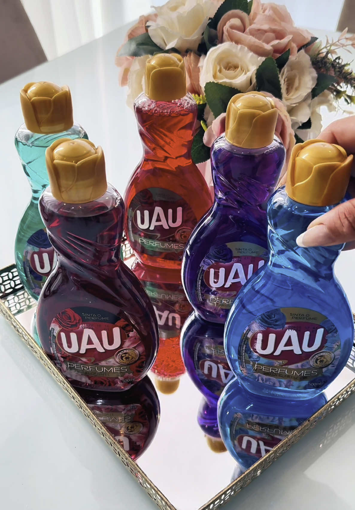 Impossível escolher um só 💖 Limpeza potente, brilho e aquele cheirinho que dura de verdade! Qual o seu preferido? Me conta aqui nos comentários! 👇 #uauingleza #casaperfumada #casacheirosa #casalimpa #vizinhas  #lar #donasdecasa #perfumes @UAUIngleza 