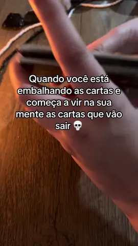 Aquele momento que as cartas começam a aparecer na sua mente e você elas depois da mesa 💀 #cartomante #fry #fyp #leituradecartas #espiritualidade #intuicao #memesbr #baralhocigano #baralhociganoetarot 