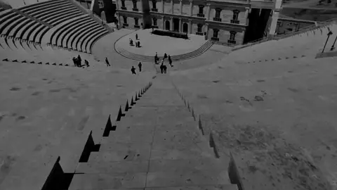 يا ذله المشتاك ذله ومن يهوى واحد ما يكله لا والتفشل موش حله وكوة على روحه يصير خله من ادنه عنك ليك ردني امنيتي اشبكك ماتهدني كلبك جذب مايوم حبني ذبت فلس بامام ذبني يا كلبي جنك شو اتوازيت واليله من غروب حنيت مصوب ومطروح ضليت طبك وجع مادام حبيت هضمه الزام بلشوك تنهان ويبلع السانه الجان ابو السان جيلت عدو ولاضيم نسوان عوف الرسايل لاتناني قلب التريده يريد ثاني موت عله كاسك ولاغاني اليله ضايع مني اني #حسين_الدليم #بابل #سليمانية #تيك #sad #greenscreen #حزن #foryou #شعر #شعر #anas #شعراء 